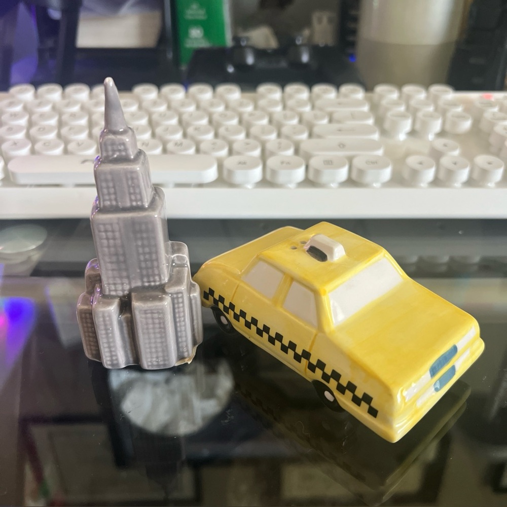 Taxi Cab and Skyscraper Salt and Pepper Shakers by Papel Freelance